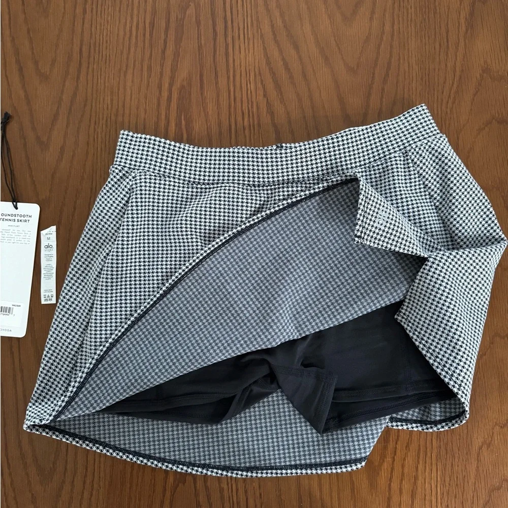 ALO Yoga Black and White Mini Skirt